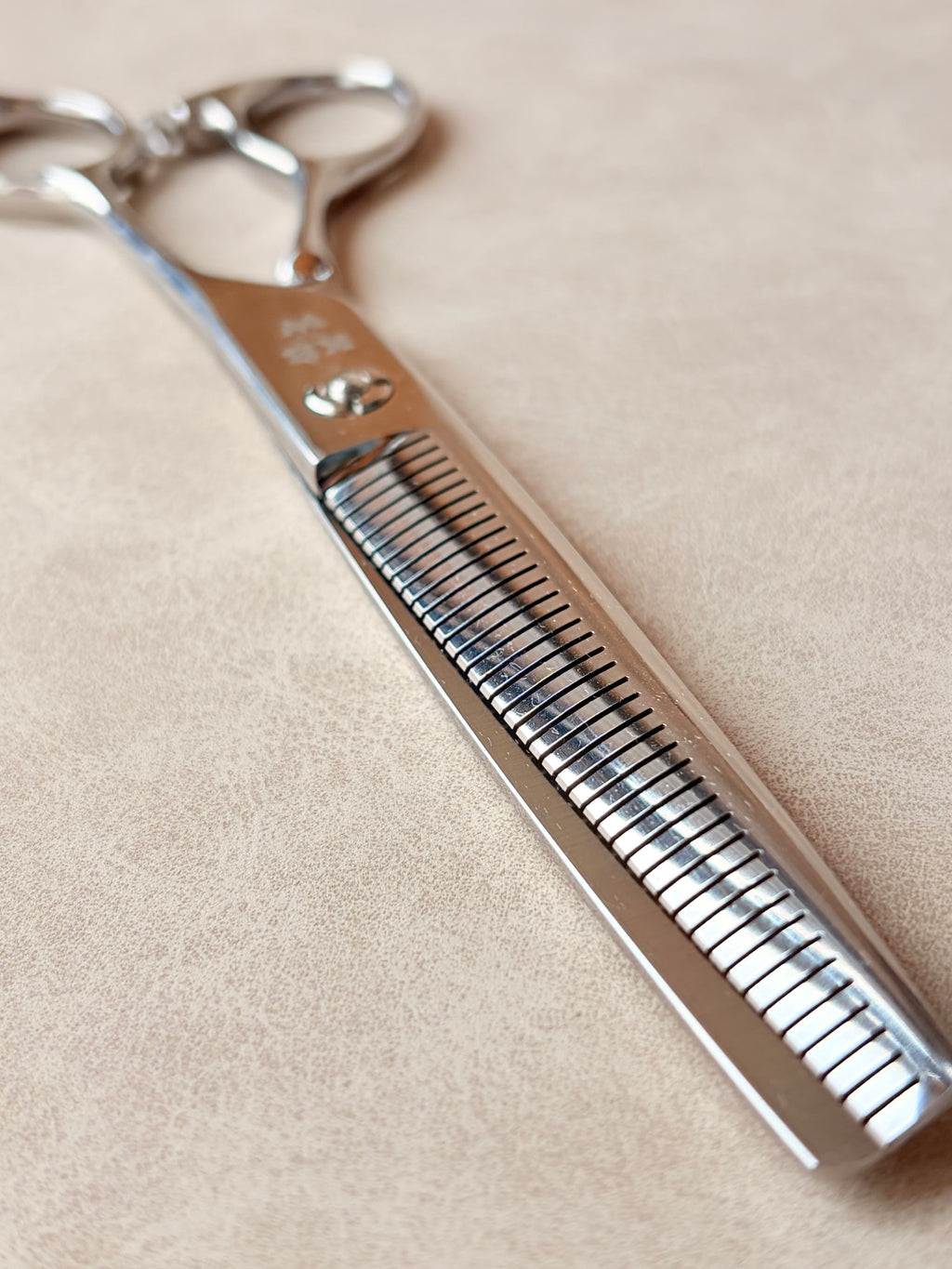 ‘KBW’ The Artisan™ | Straight Fluffing Scissor | 7” Right Hand