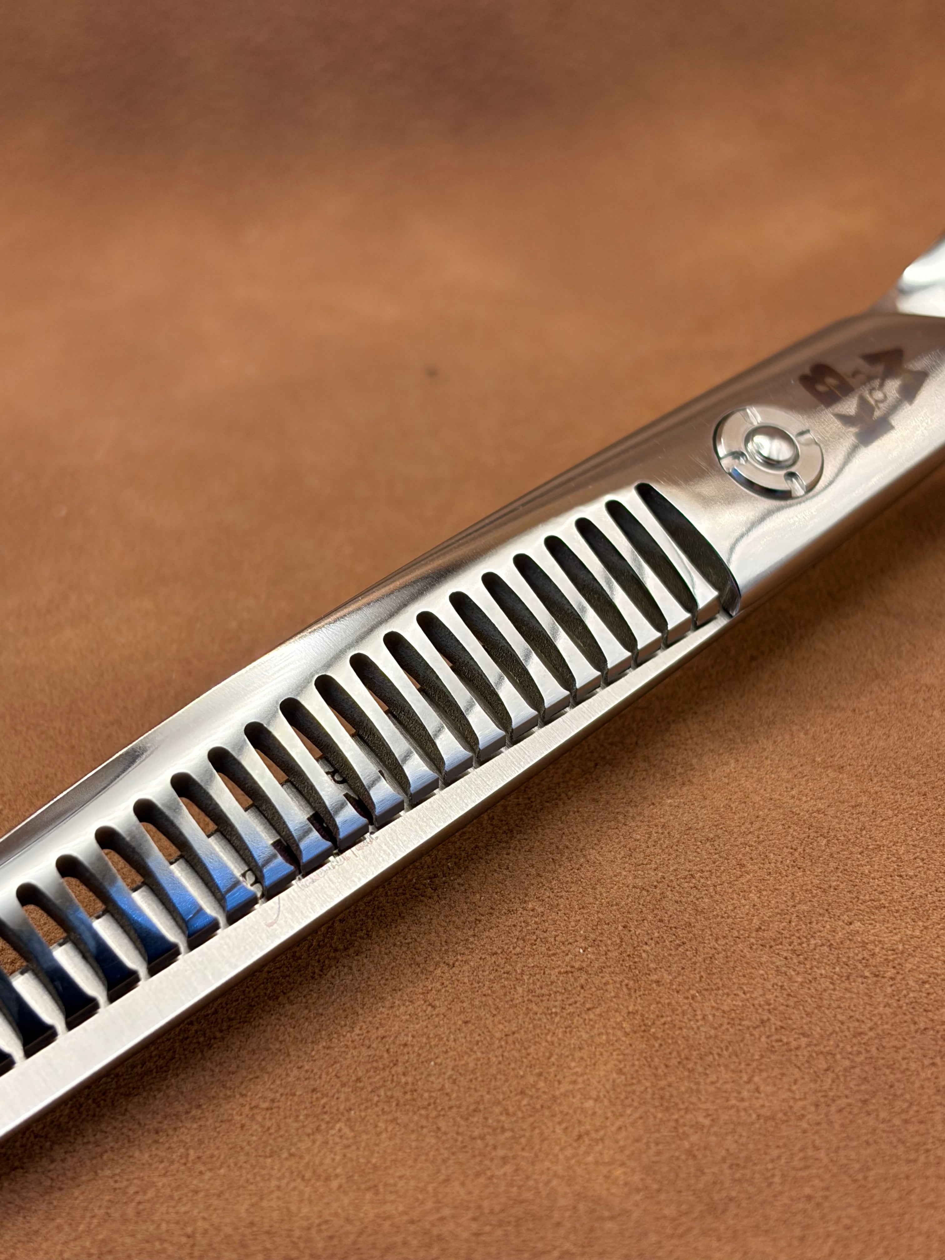 ‘KBW’ | The Ryno Ultra Fine Curved Chunker | 7”| Left Handed